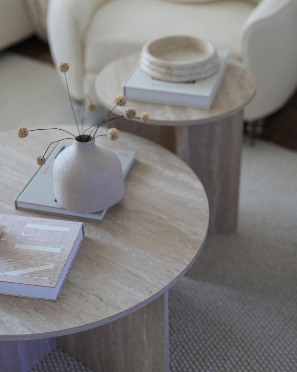Round Coffee Table for Small Space, with a Strong X-Frame Base Modern Coffee Table for Living Room, Footpads Prevent Scratching The Floor