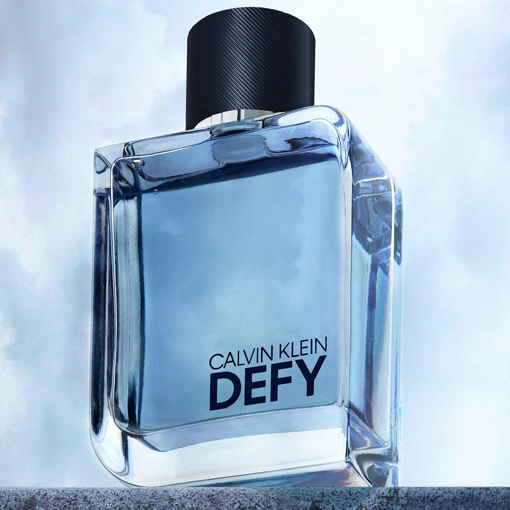 Calvin Klein Defy Eau de Toilette – Woody Men's Cologne – With Notes of Bergamot Oil, Lavender Absolute & Vetiver Oil – Long Lasting Fragrance