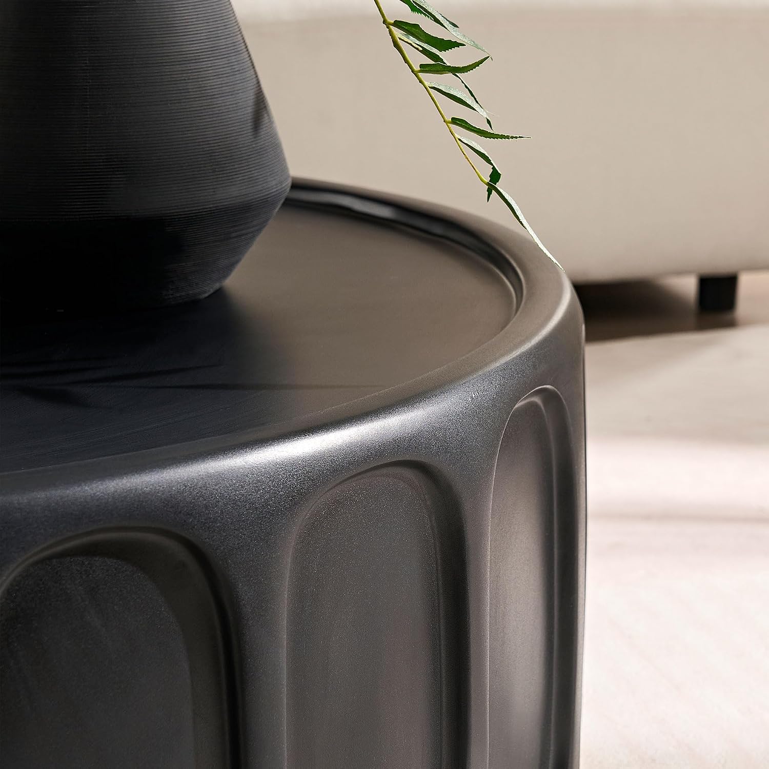 35.43'' Round Center Coffee Table for Living Room Fiberglass Table,Modern Design Coffee Table for Office,Apartment,No Need Assembly,Matte Black