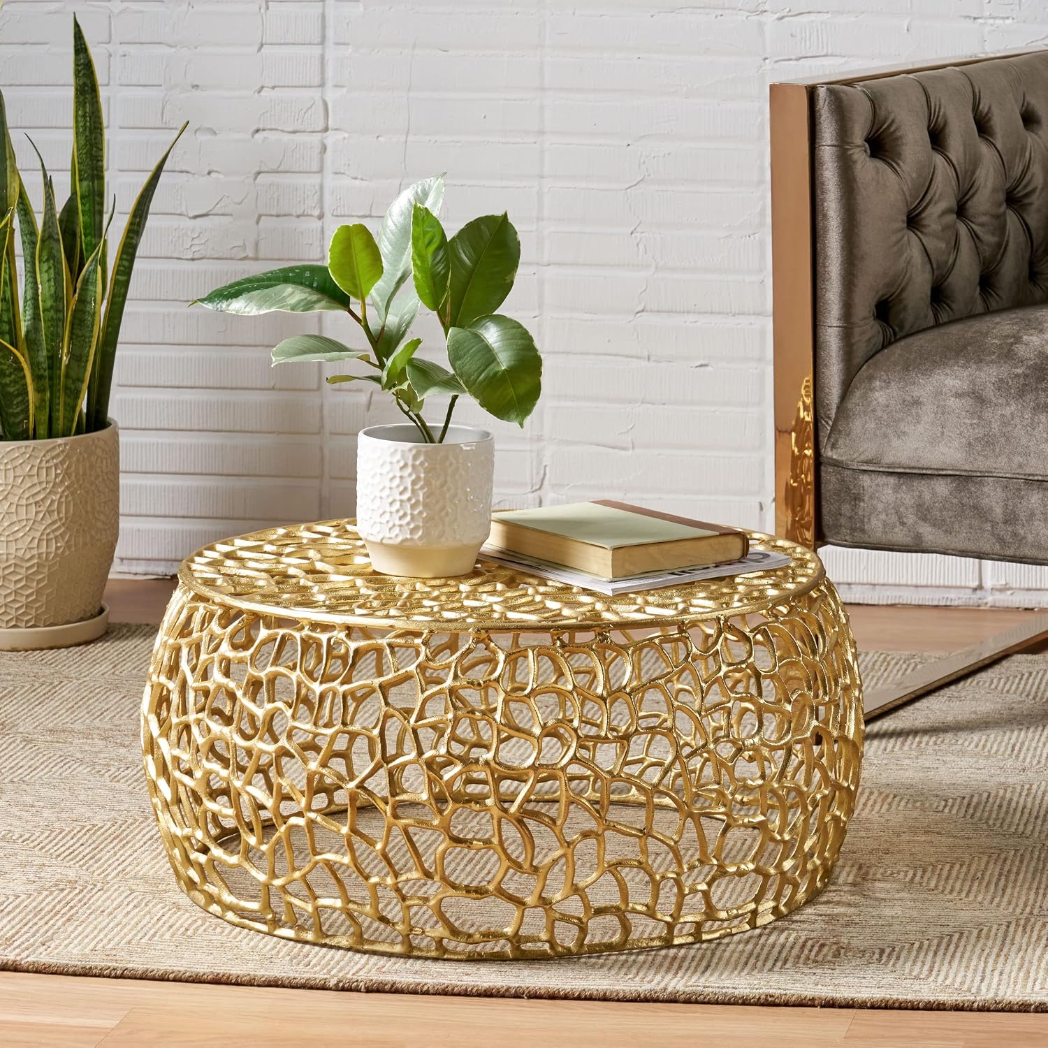 Modern Solid Aluminum Round Coffee Table with Intricate Design, Mesh Round Cocktail Table Creative Center Table for Living Room