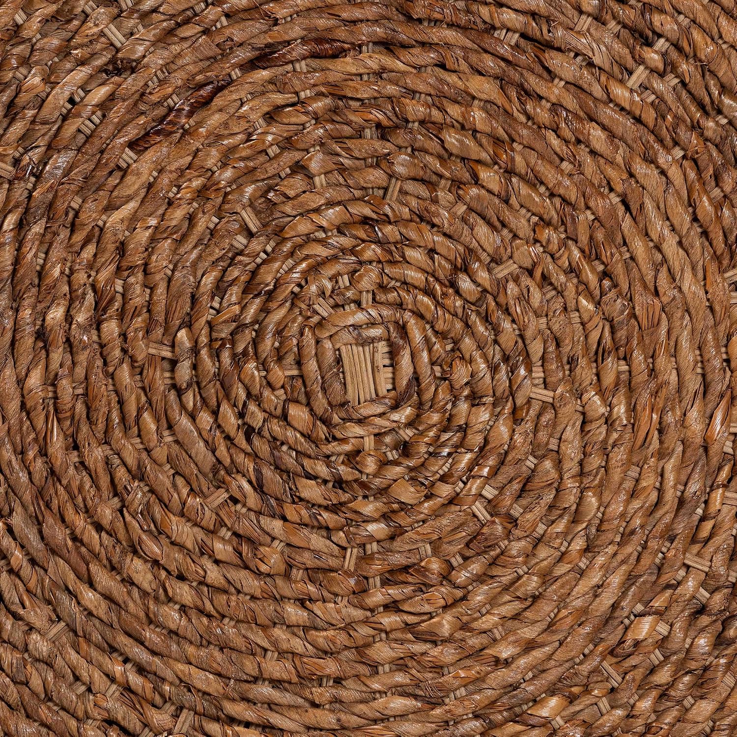 bali & pari Riau Handwoven Seagrass Coffee Table with Wooden Legs – Natural Wicker Round Living Room Table for Living Room or Bedroom Décor