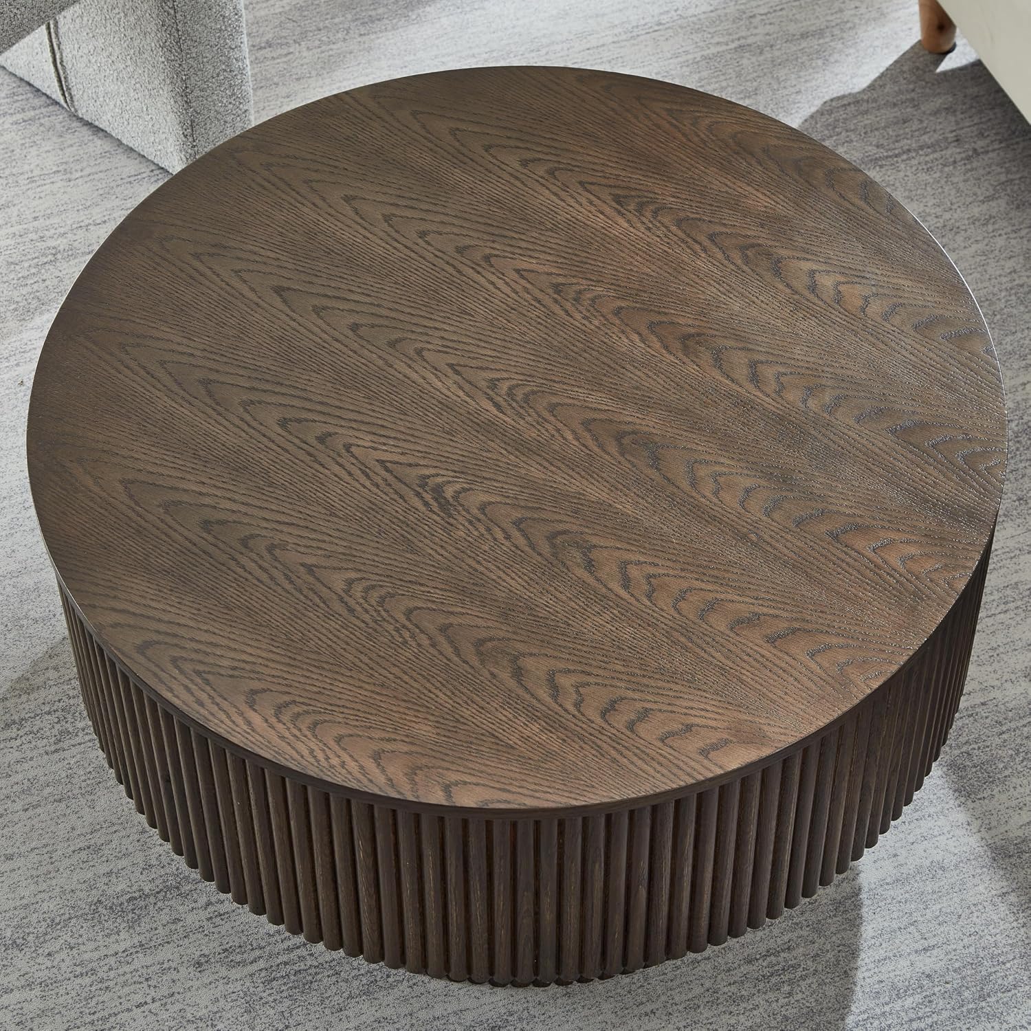 31.49' Wood Round Coffee Table for Living Room, Fluted Circle Coffee Table with Storage, Modern Handcraft, Easy Assembly(Brown, 31.49'x31.49'x15.74')